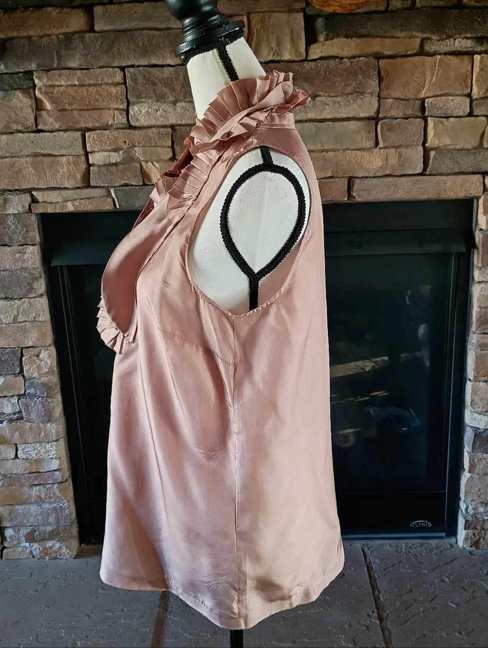 J. Crew 100% Silk Beige Tan Pink Mauve Ruffled Button Sleeveless Top Size 6 - Picture 2 of 16